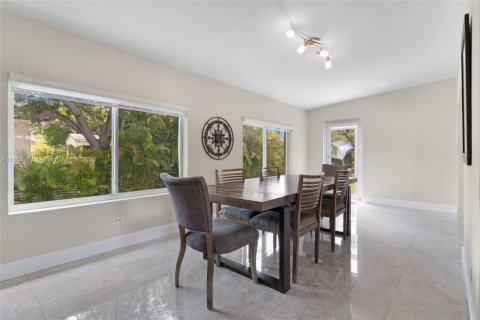 Casa en venta en Miami, Florida, 3 dormitorios, 193.61 m2 № 1890047 - foto 8