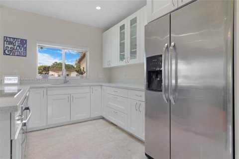 Casa en venta en Miami, Florida, 3 dormitorios, 193.61 m2 № 1890047 - foto 6