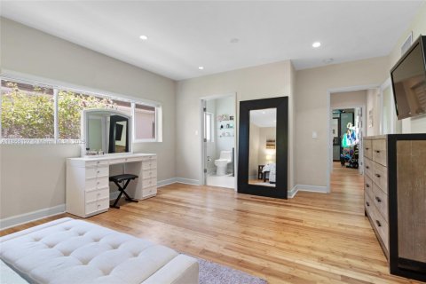 Casa en venta en Miami, Florida, 3 dormitorios, 193.61 m2 № 1890047 - foto 18