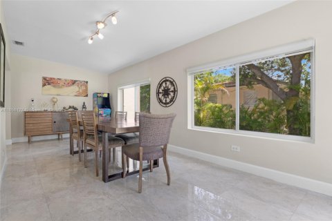 Casa en venta en Miami, Florida, 3 dormitorios, 193.61 m2 № 1890047 - foto 10