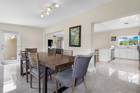 Casa en venta en Miami, Florida, 3 dormitorios, 193.61 m2 № 1890047 - foto 9