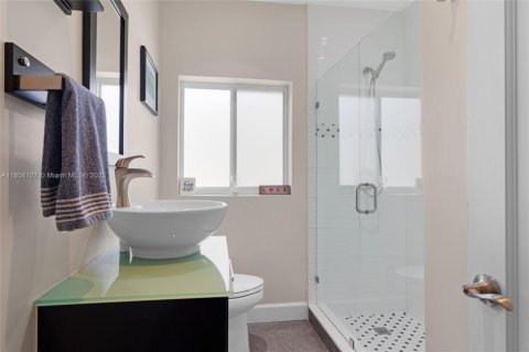Casa en venta en Miami, Florida, 3 dormitorios, 193.61 m2 № 1890047 - foto 25