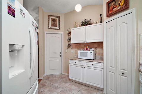 House in Leesburg, Florida 3 bedrooms, 140.1 sq.m. № 1873619 - photo 13