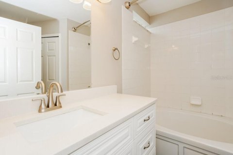 Villa ou maison à louer à Apollo Beach, Floride: 4 chambres, 144.46 m2 № 1880637 - photo 10