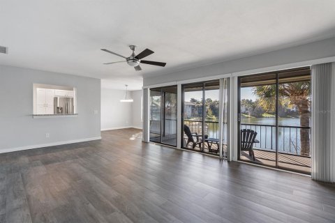 Condo in Altamonte Springs, Florida, 2 bedrooms № 2204477 - photo 17