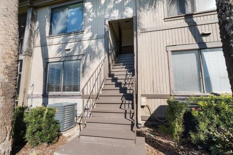 Condo in Altamonte Springs, Florida, 2 bedrooms № 2204477 - photo 22