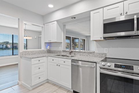 Condo in Altamonte Springs, Florida, 2 bedrooms № 2204477 - photo 18
