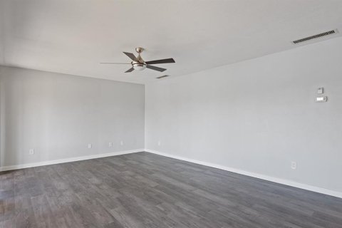 Condo in Altamonte Springs, Florida, 2 bedrooms № 2204477 - photo 16