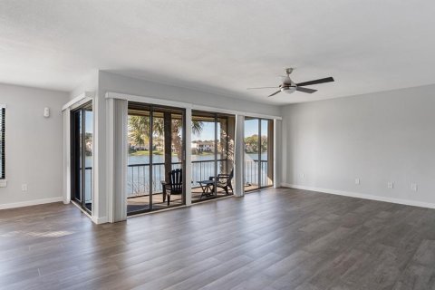 Condo in Altamonte Springs, Florida, 2 bedrooms № 2204477 - photo 8