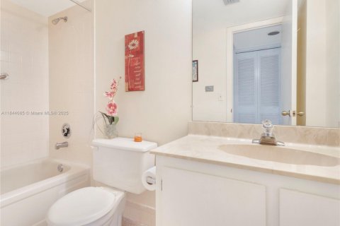 Condo in Delray Beach, Florida, 2 bedrooms  № 1839388 - photo 19