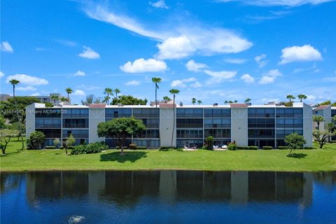 Condo in Delray Beach, Florida, 2 bedrooms  № 1839388 - photo 24