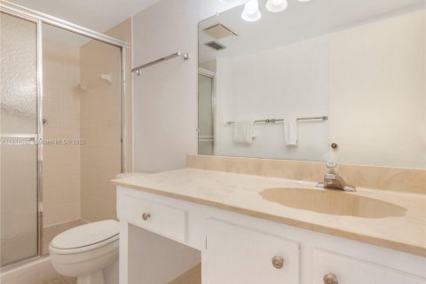 Condo in Delray Beach, Florida, 2 bedrooms  № 1839388 - photo 17