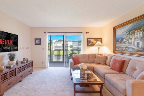 Condo in Delray Beach, Florida, 2 bedrooms  № 1839388 - photo 1