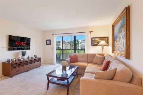 Condo in Delray Beach, Florida, 2 bedrooms  № 1839388 - photo 13