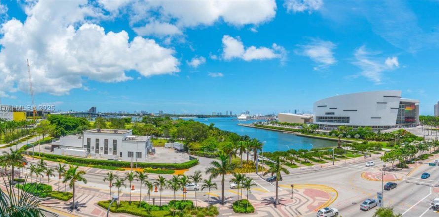 Condo à Miami, Floride, 3 chambres № 1708912