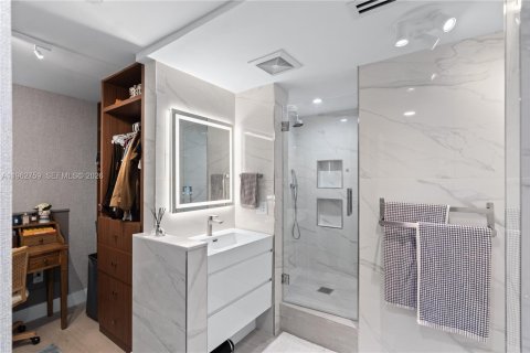 Condo in Miami, Florida, 2 bedrooms  № 2053037 - photo 24