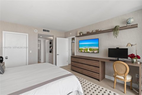 Condo in Miami, Florida, 2 bedrooms  № 2053037 - photo 13