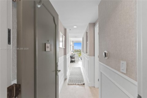 Condo in Miami, Florida, 2 bedrooms  № 2053037 - photo 7