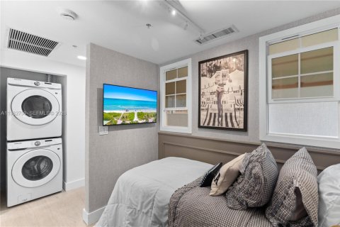 Condo in Miami, Florida, 2 bedrooms  № 2053037 - photo 22