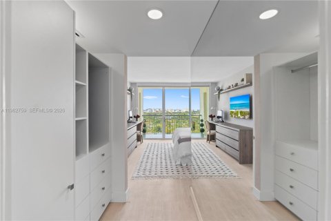 Condo in Miami, Florida, 2 bedrooms  № 2053037 - photo 15