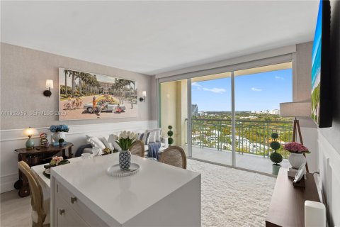 Condo in Miami, Florida, 2 bedrooms  № 2053037 - photo 2
