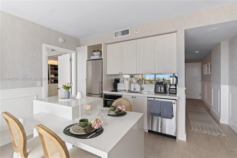 Condo in Miami, Florida, 2 bedrooms  № 2053037 - photo 8