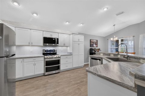Casa en venta en Oxford, Florida, 4 dormitorios, 183.76 m2 № 2220398 - foto 9