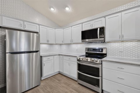 Casa en venta en Oxford, Florida, 4 dormitorios, 183.76 m2 № 2220398 - foto 8