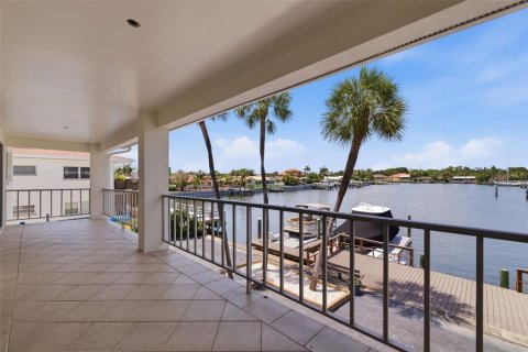 Condo in Saint Petersburg, Florida, 3 bedrooms № 2201666 - photo 20