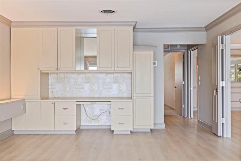 Condo in Saint Petersburg, Florida, 3 bedrooms № 2201666 - photo 26