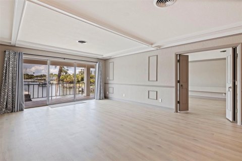 Condo in Saint Petersburg, Florida, 3 bedrooms № 2201666 - photo 15