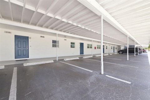 Condo in Saint Petersburg, Florida, 3 bedrooms № 2201666 - photo 2
