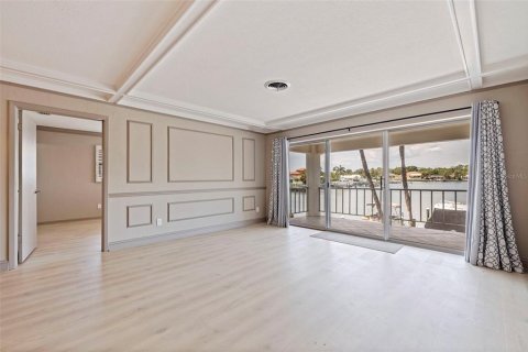 Condo in Saint Petersburg, Florida, 3 bedrooms № 2201666 - photo 14