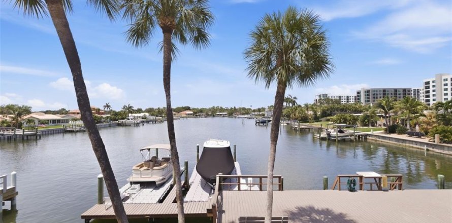 Condo in Saint Petersburg, Florida, 3 bedrooms № 2201666