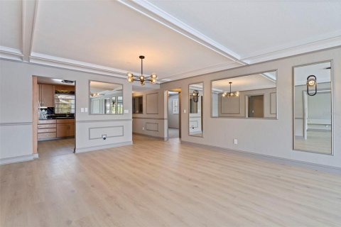 Condo in Saint Petersburg, Florida, 3 bedrooms № 2201666 - photo 11
