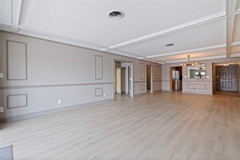 Condo in Saint Petersburg, Florida, 3 bedrooms № 2201666 - photo 18