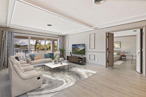 Condo in Saint Petersburg, Florida, 3 bedrooms № 2201666 - photo 13