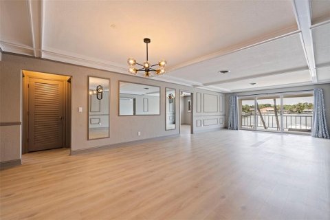 Condo in Saint Petersburg, Florida, 3 bedrooms № 2201666 - photo 8