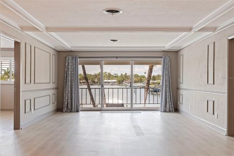 Condo in Saint Petersburg, Florida, 3 bedrooms № 2201666 - photo 10