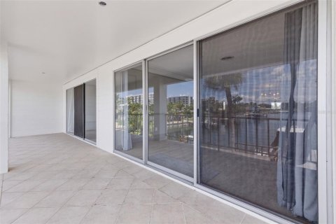 Condo in Saint Petersburg, Florida, 3 bedrooms № 2201666 - photo 23