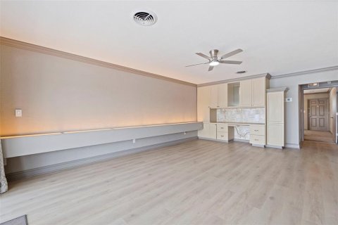 Condo in Saint Petersburg, Florida, 3 bedrooms № 2201666 - photo 25