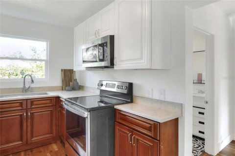 House in Plant City, Florida 3 bedrooms, 118.17 sq.m. № 1563485 - photo 8