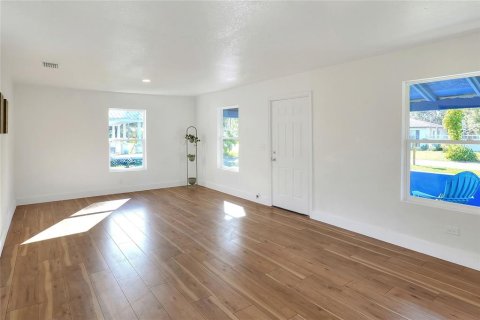 House in Plant City, Florida 3 bedrooms, 118.17 sq.m. № 1563485 - photo 2