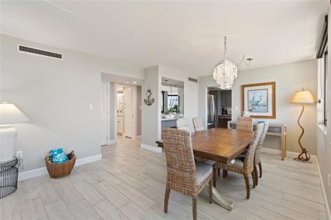 Condo in Sarasota, Florida, 2 bedrooms № 2223143 - photo 16
