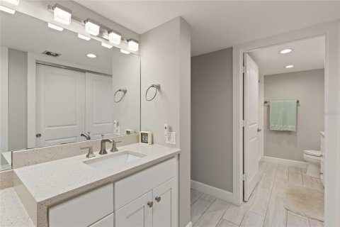 Condo in Sarasota, Florida, 2 bedrooms № 2223143 - photo 30