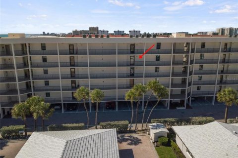Condo in Sarasota, Florida, 2 bedrooms № 2223143 - photo 10