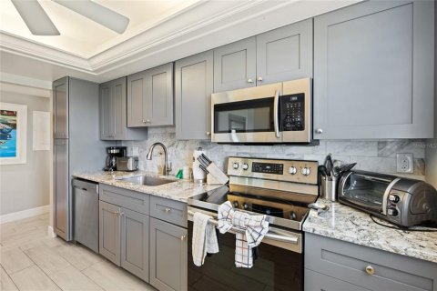 Condo in Sarasota, Florida, 2 bedrooms № 2223143 - photo 22