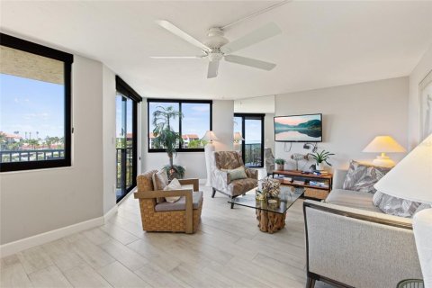 Condo in Sarasota, Florida, 2 bedrooms № 2223143 - photo 9