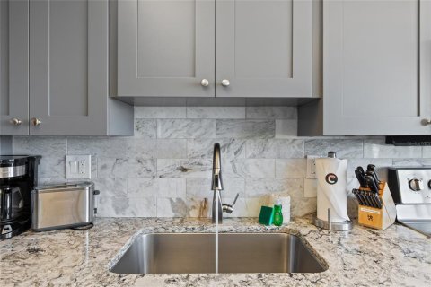 Condo in Sarasota, Florida, 2 bedrooms № 2223143 - photo 23