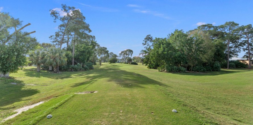 Casa en Fort Pierce, Florida 3 dormitorios, 163.14 m2 № 950106